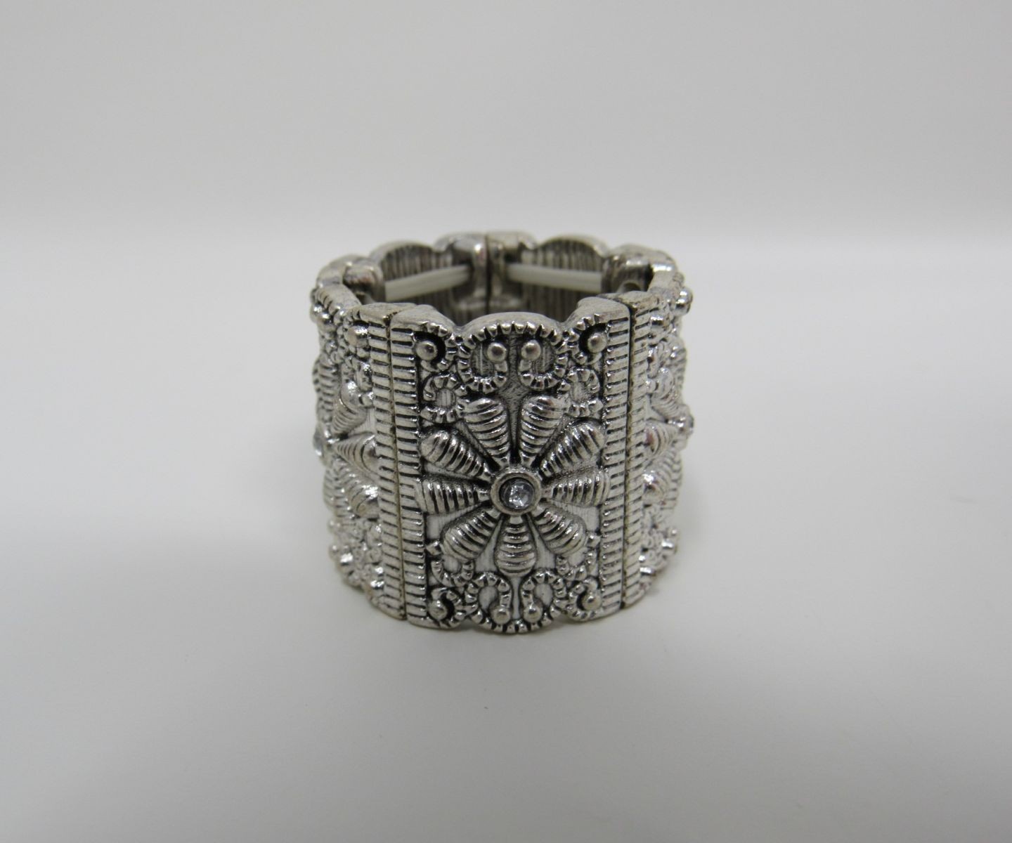 Designer Fashion Ring Silver Small Clear Gems Female Adult Size 6 Floral