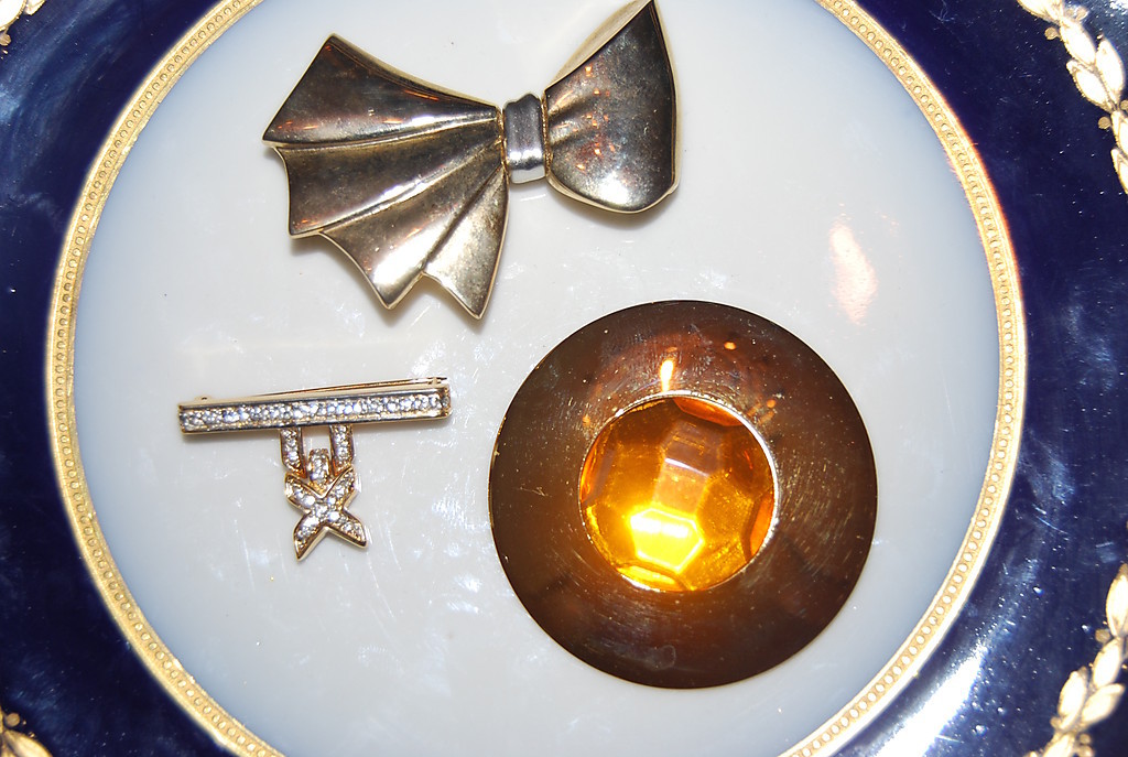 WONDERFUL VINTAGE SET OF THREE ASSORTED PINS OR BROOCHES AS PER PICTURES # M-016