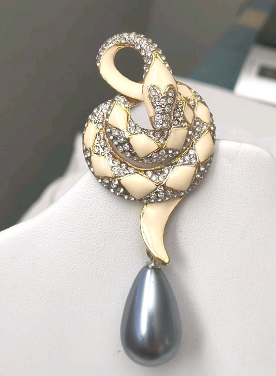 VINTAGE Kenneth Jay Lane Enamel Coiled Snake W/Pearl Drop Gold Tone Pin
