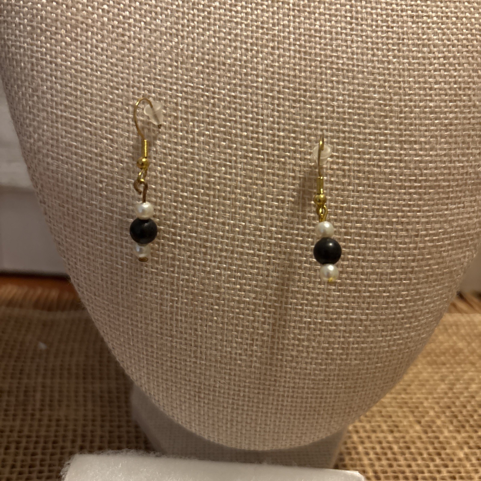 Women’s Black Obsidian and White Shell Pearl Bracelet and Earrings in Goldtone