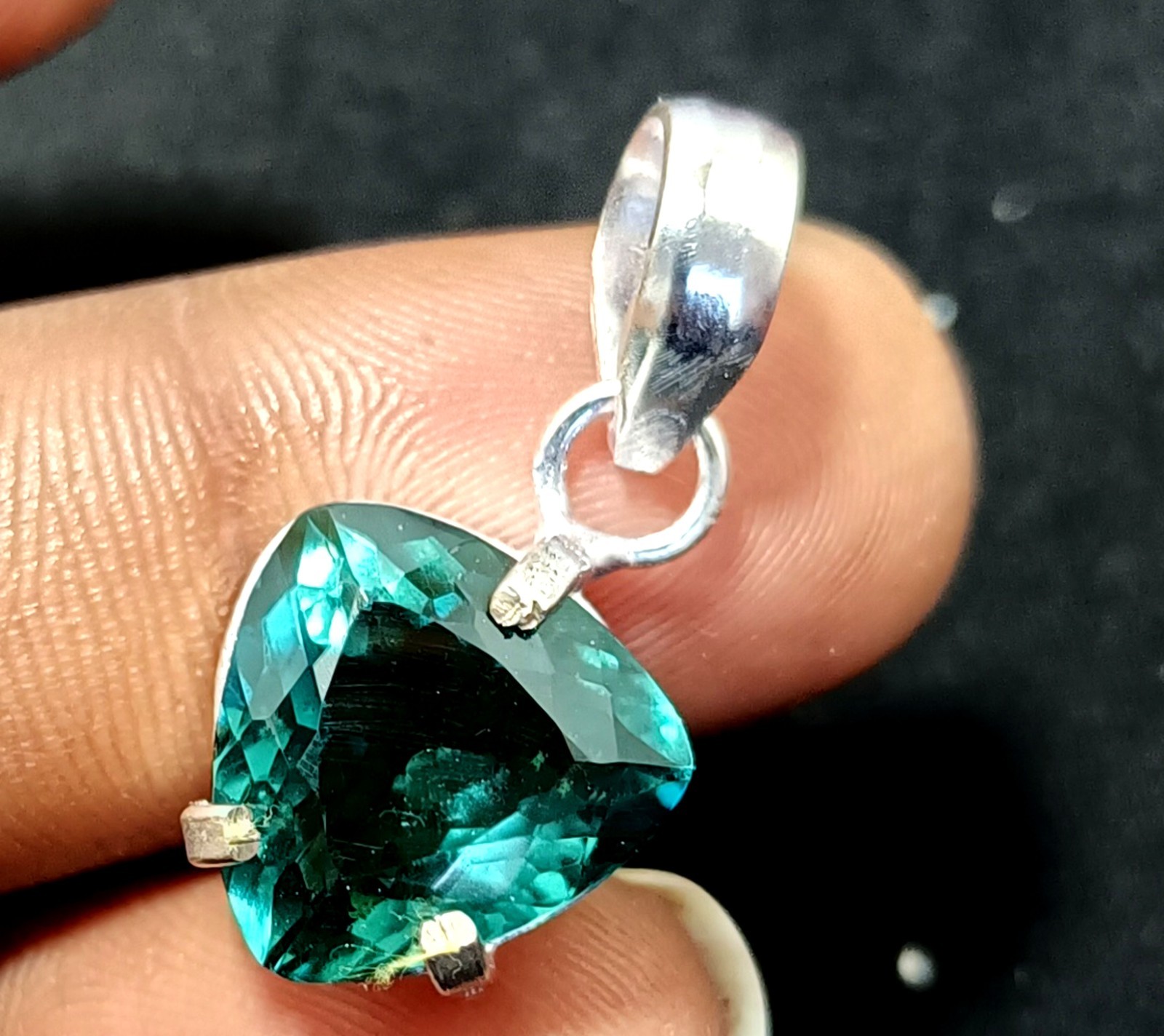 Natural Certified Green Sapphire 19.90 Ct Loose Gemstone 925 Silver Pendant