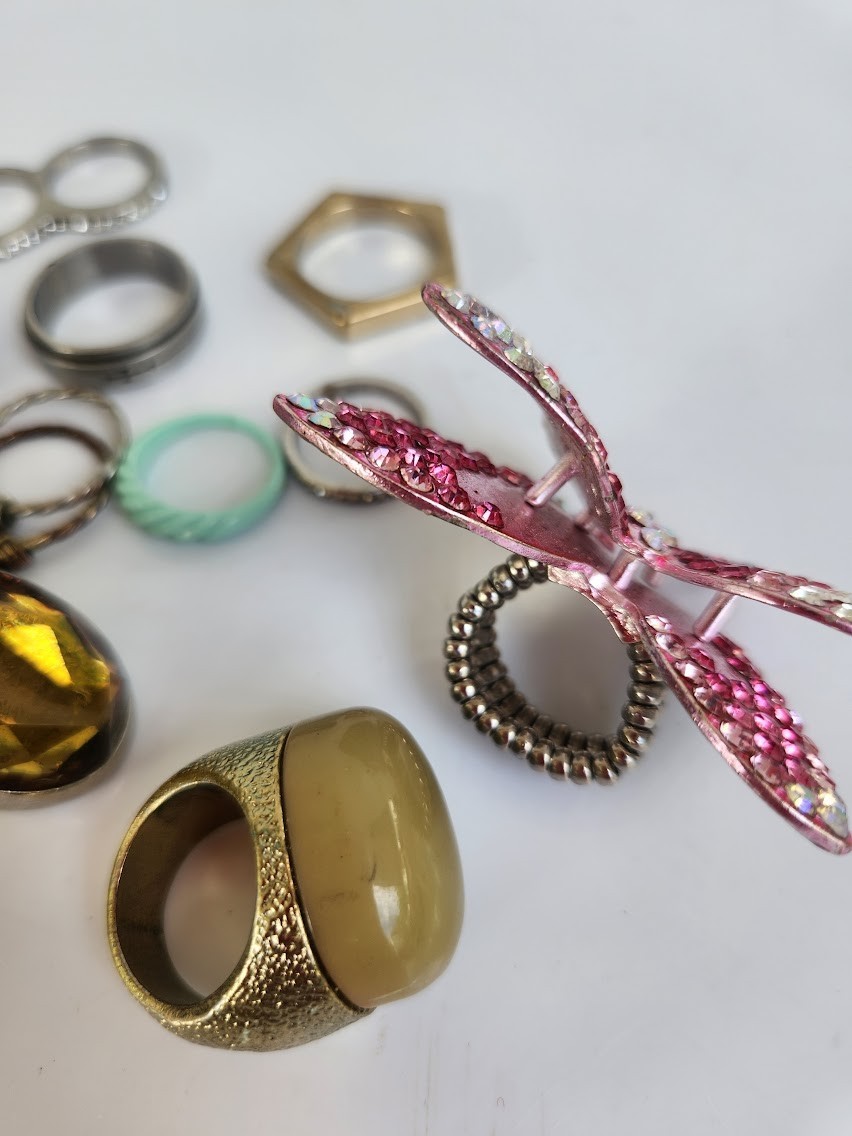 Costume Jewelry Mixed Style Rings Lot of 19 watch rings elastic band Dome