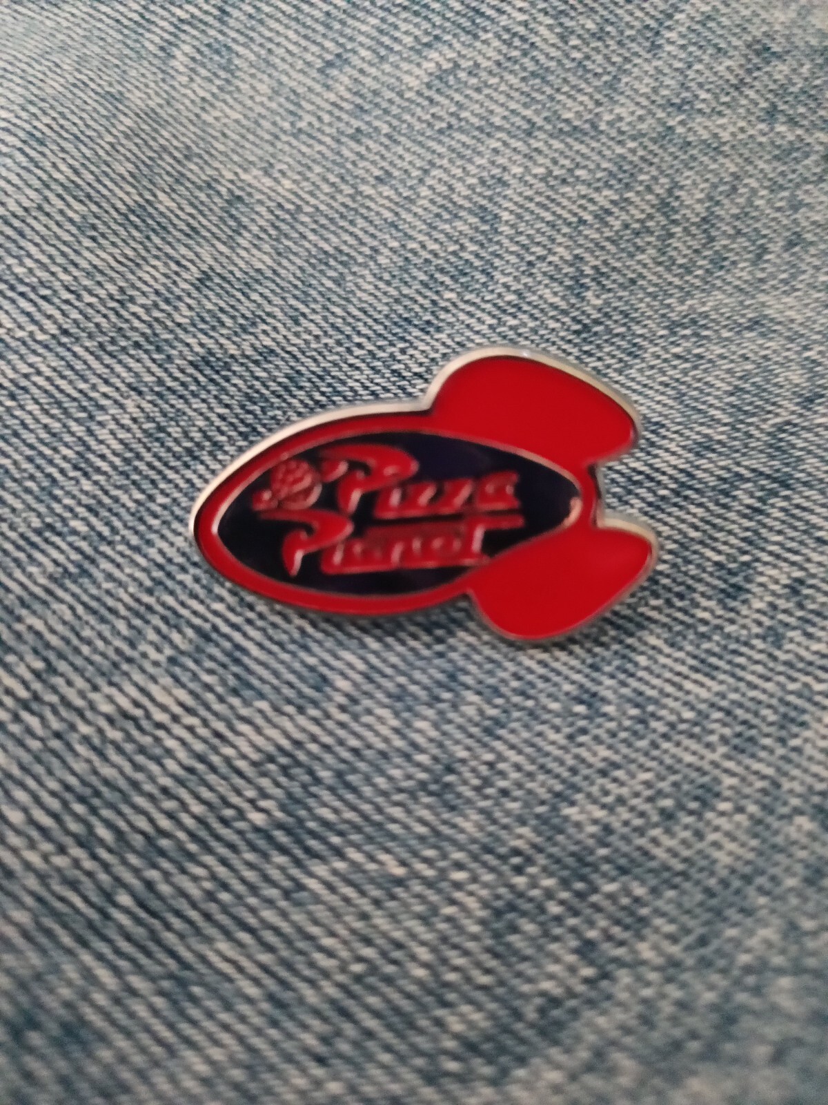 PIZZA PLANET “TOY STORY” – ENAMEL PIN-SHIP ALL THE PINS YOU BUY FOR $4.99