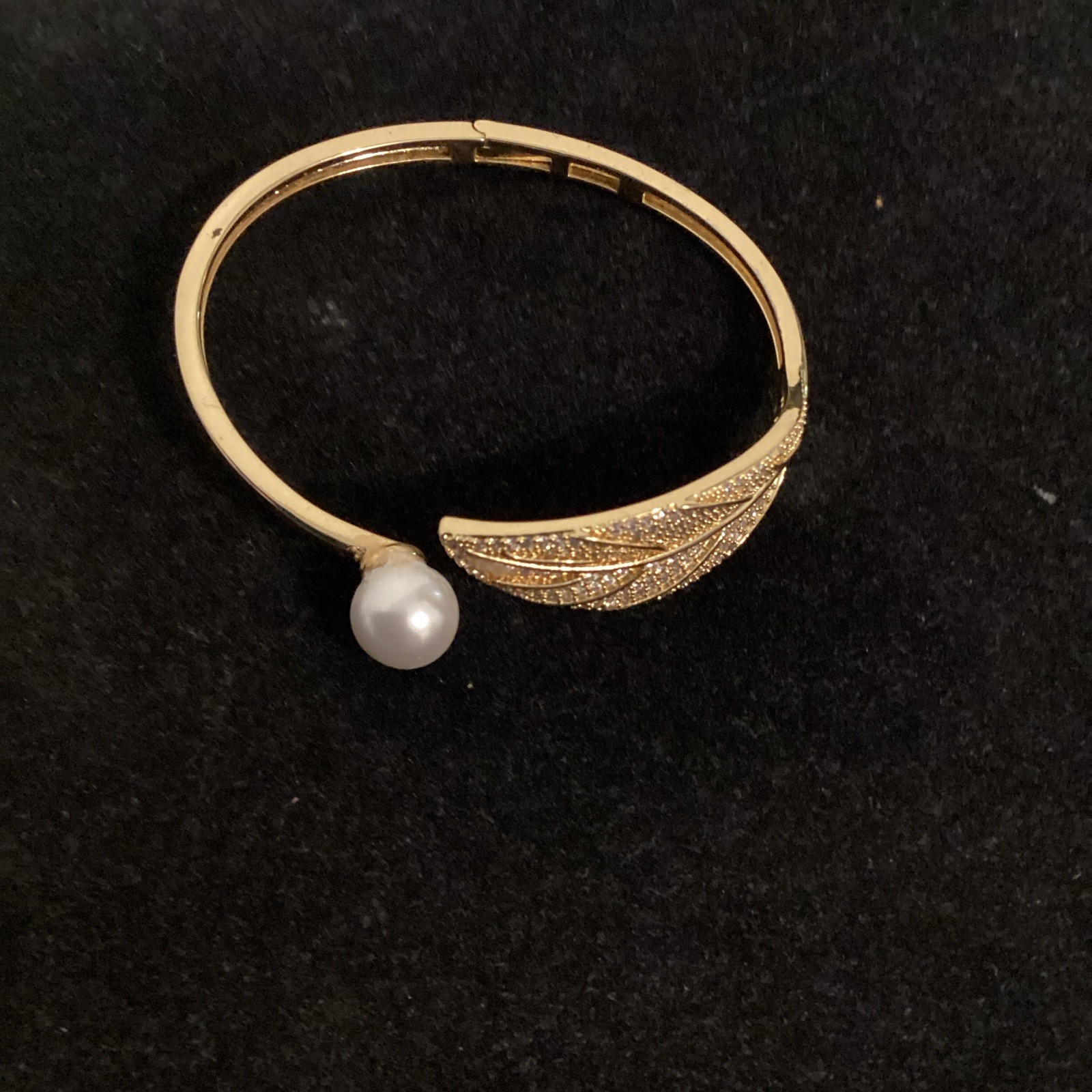 Gold Tone Leaf Hinged Cuff Bangle Bracelet Metal w/ White Round Pearl Accent
