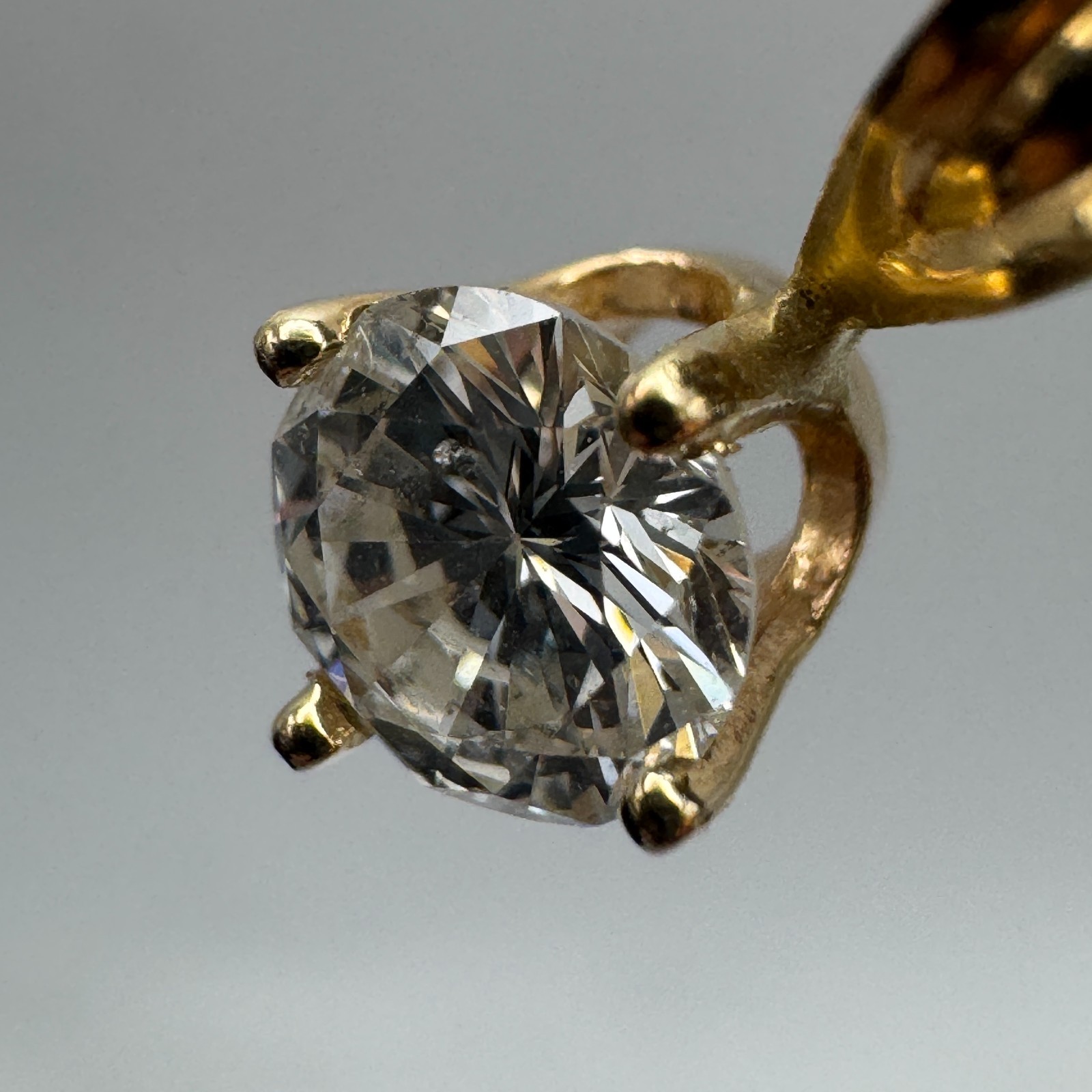 Solid 14k Gold with Diamond Pendant / 0.45 carat diamond / 11.4 mm tall / .46 g
