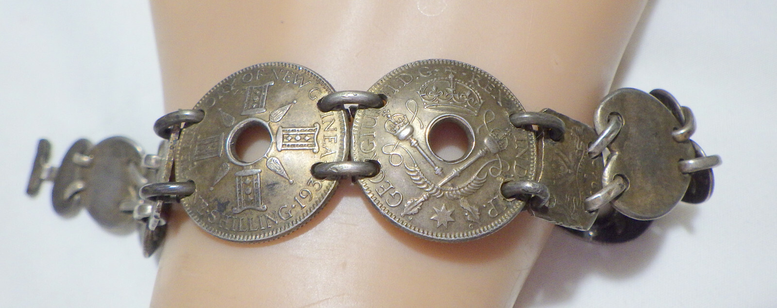 AUSTRALIAN COIN DESIGN BRACELET IN SILVER 7″ SHILLINGS FROM 30’S