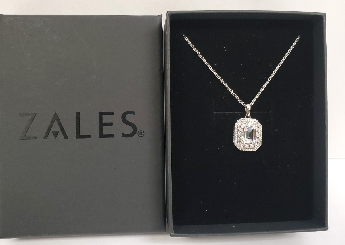 ZALES STERLING SILVER 18″ NECKLACE WITH CZ PENDANT