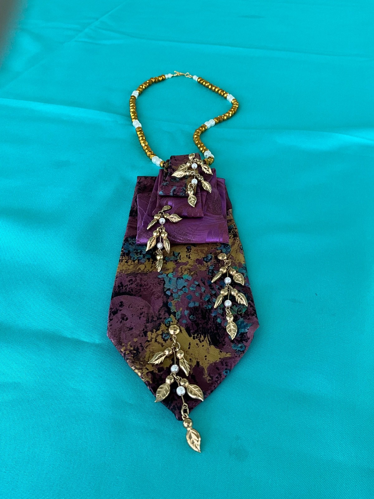Leaves of Gold Tie Necklace
