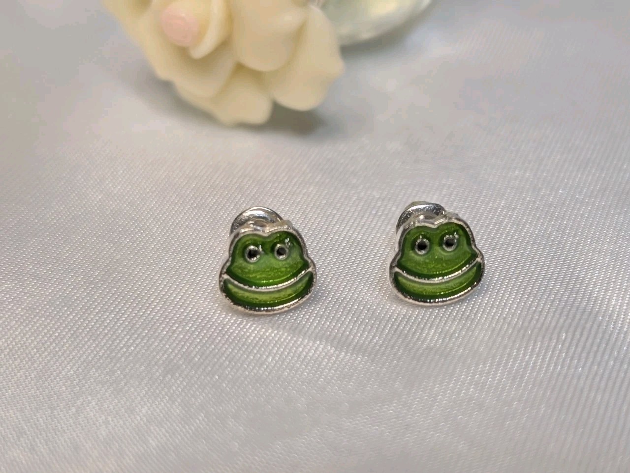NEW Earrings Green Frog 🐸 Sterling Silver Studs Painted Fashion Earrings