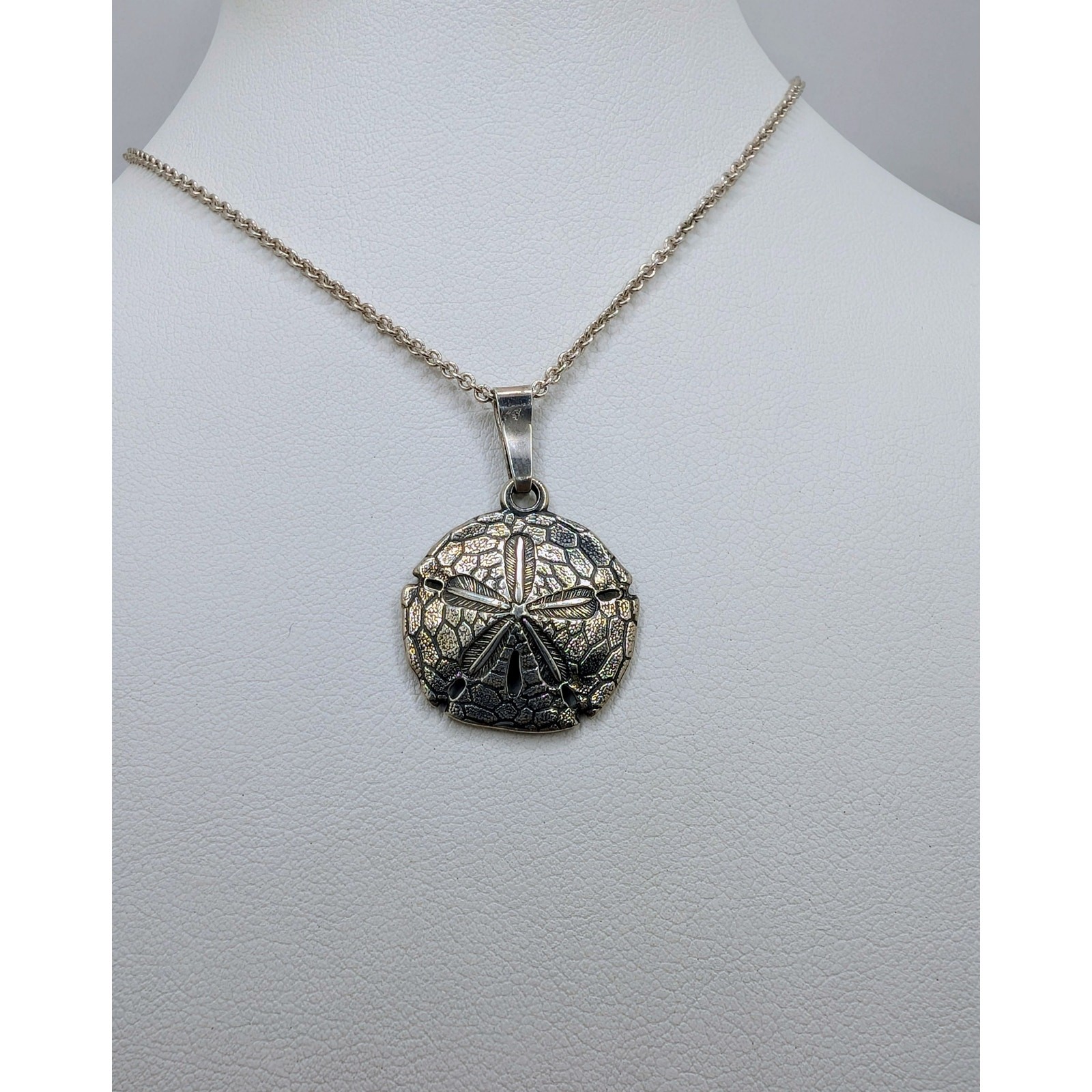Kabana Sterling Silver Sand Dollar Pendant on An 18-inch 925 Italy Chain