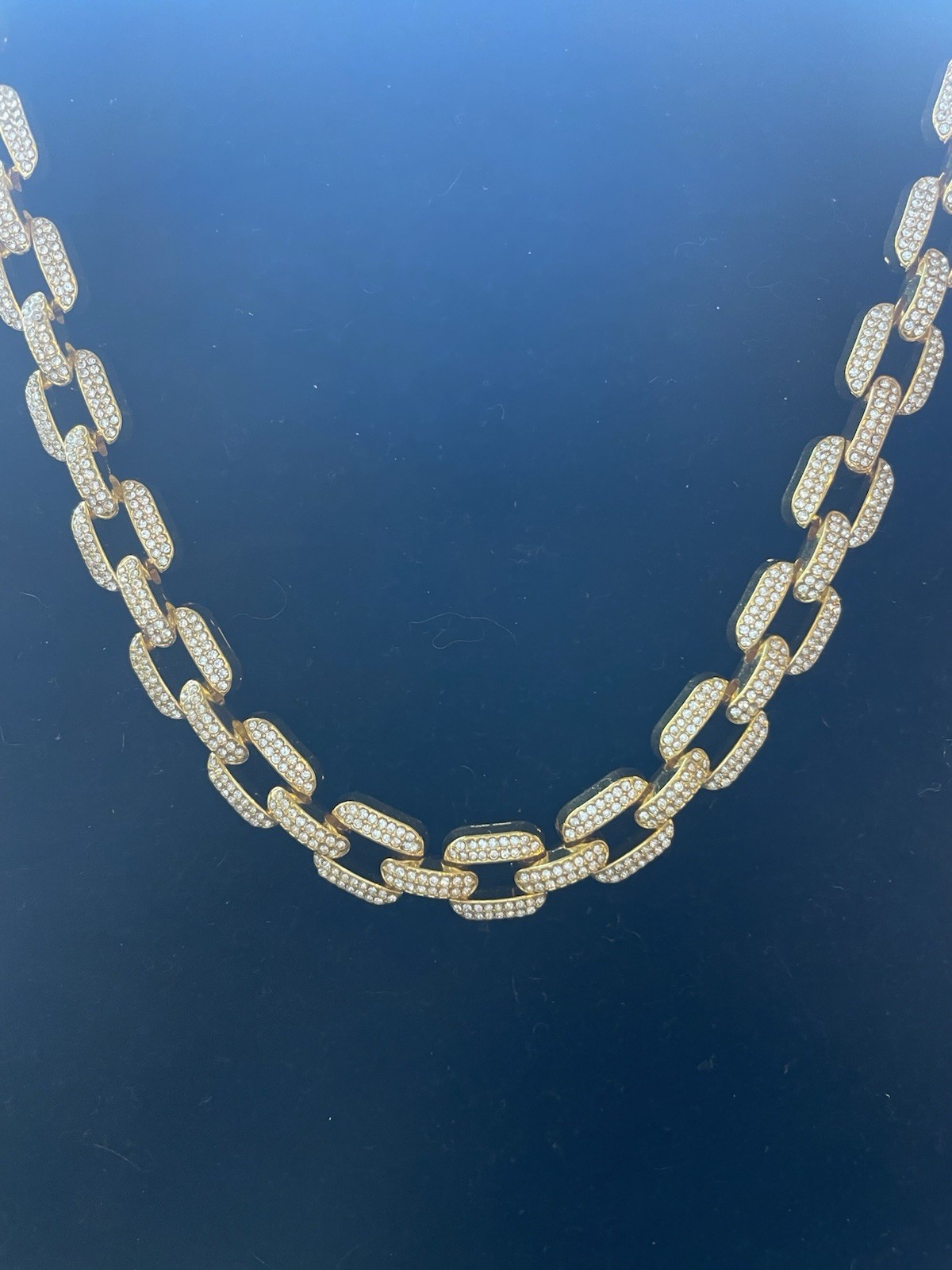 NWOT Sparkly Gold Tone White Crystal Pave’ Curb Chain 16” – Brand New Condition!