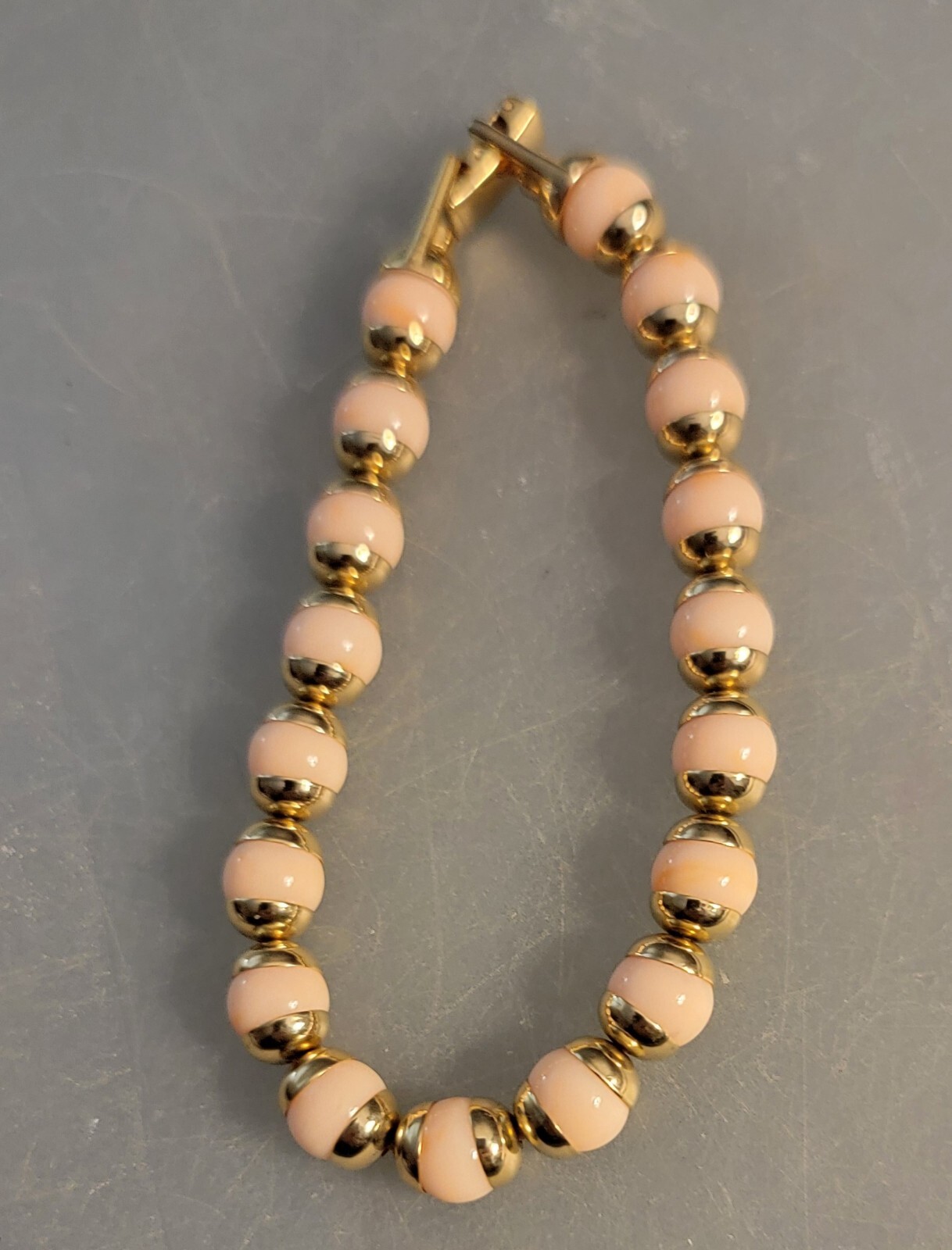Vintage 1984 Avon Soft Blush Swirled Pale Pink Beads Bracelet