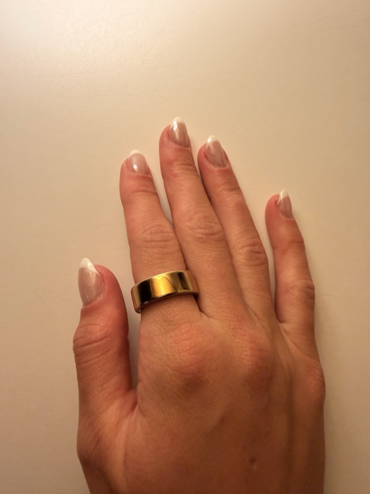 Good Oura gen 4 size 7 w/ charging dock