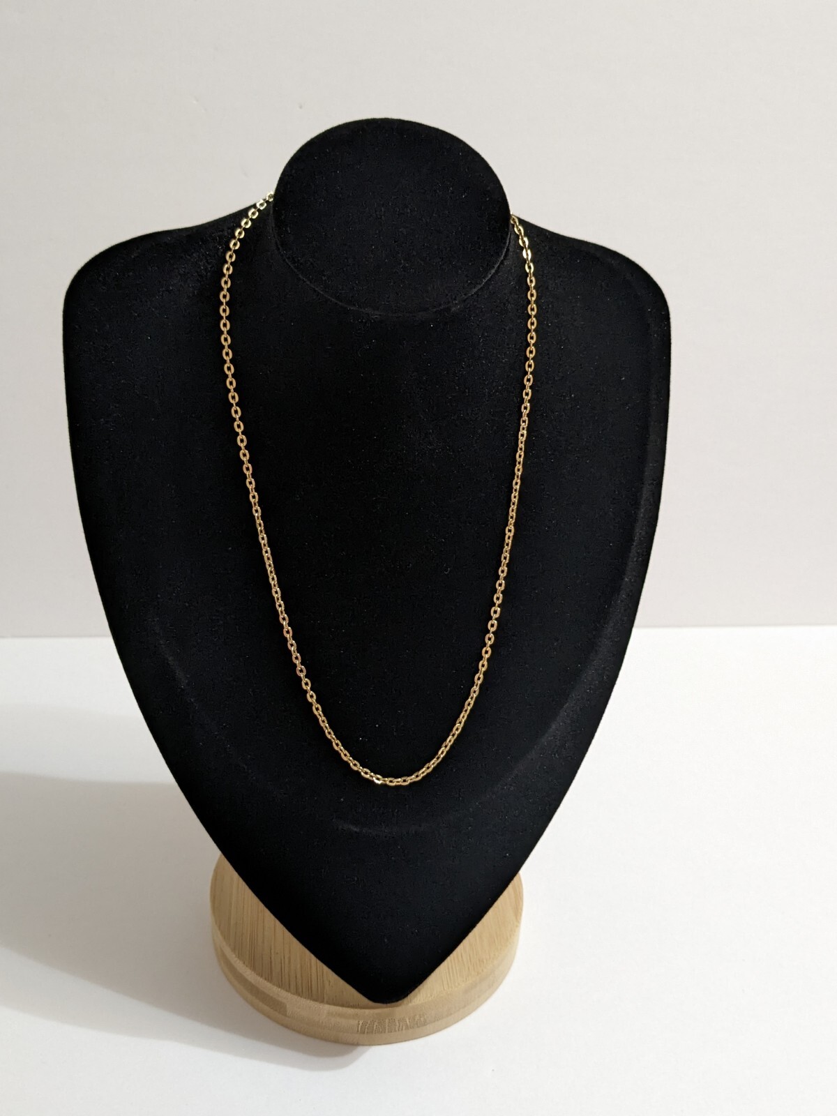 Gold Tone Oval Cable Link Chain Necklace. 18 Inches. Stackable. Minimalist.