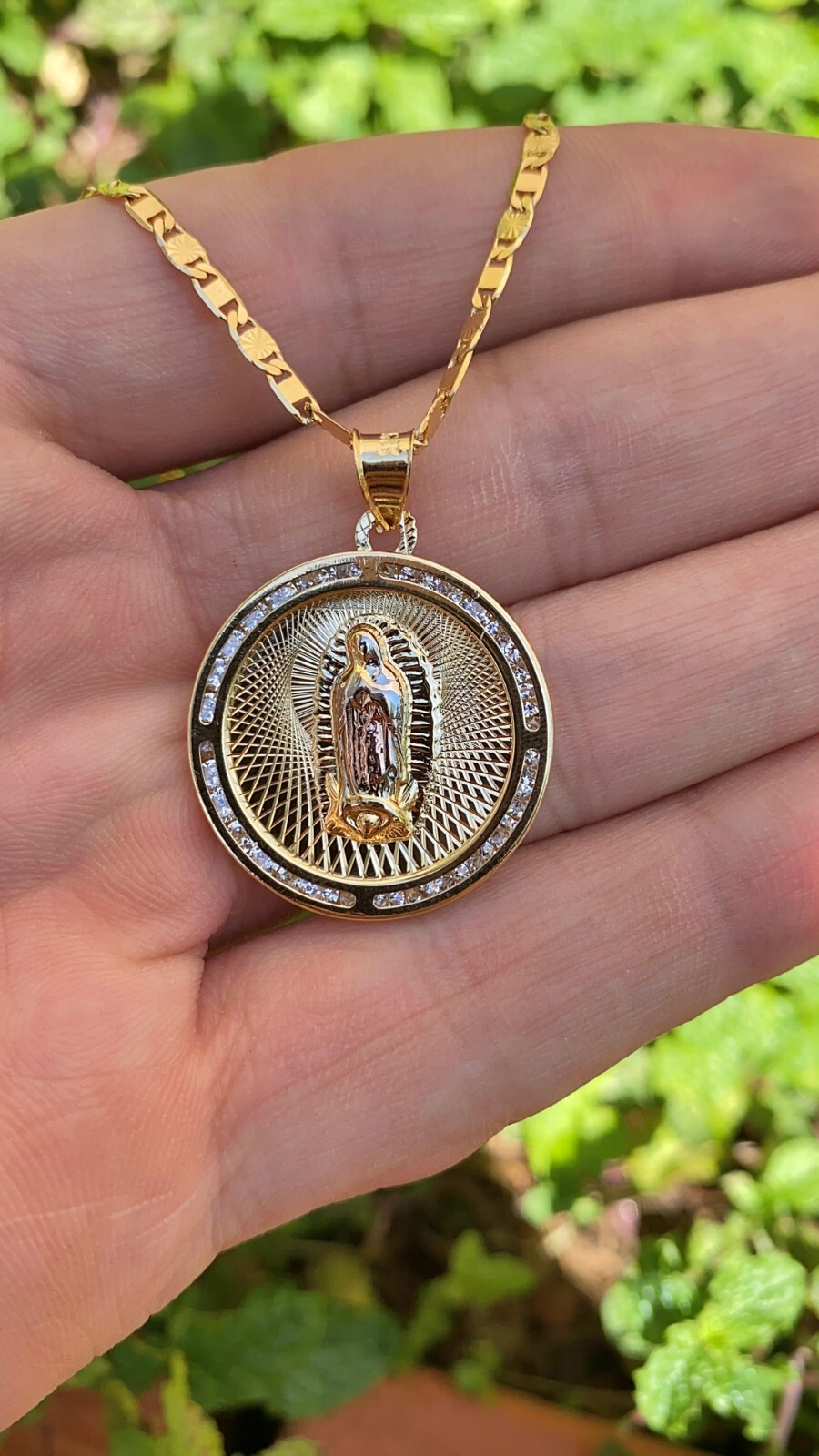 Cadena y Medalla De La Virgen de Guadalupe Tres Oros 28x25mm Guadalupe Necklace