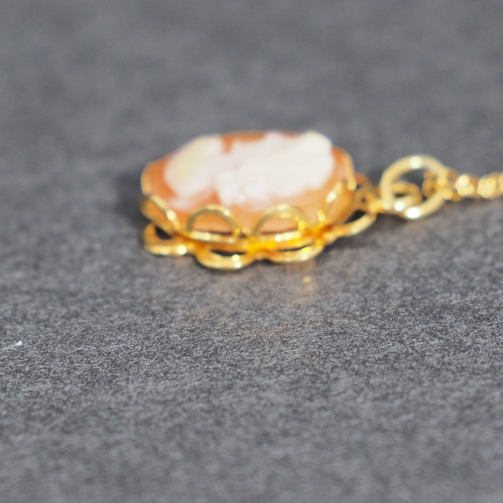Cameo Pendant 1/20 12KGF 18 Inch Necklace Carved Profile Scalloped Dainty Simple