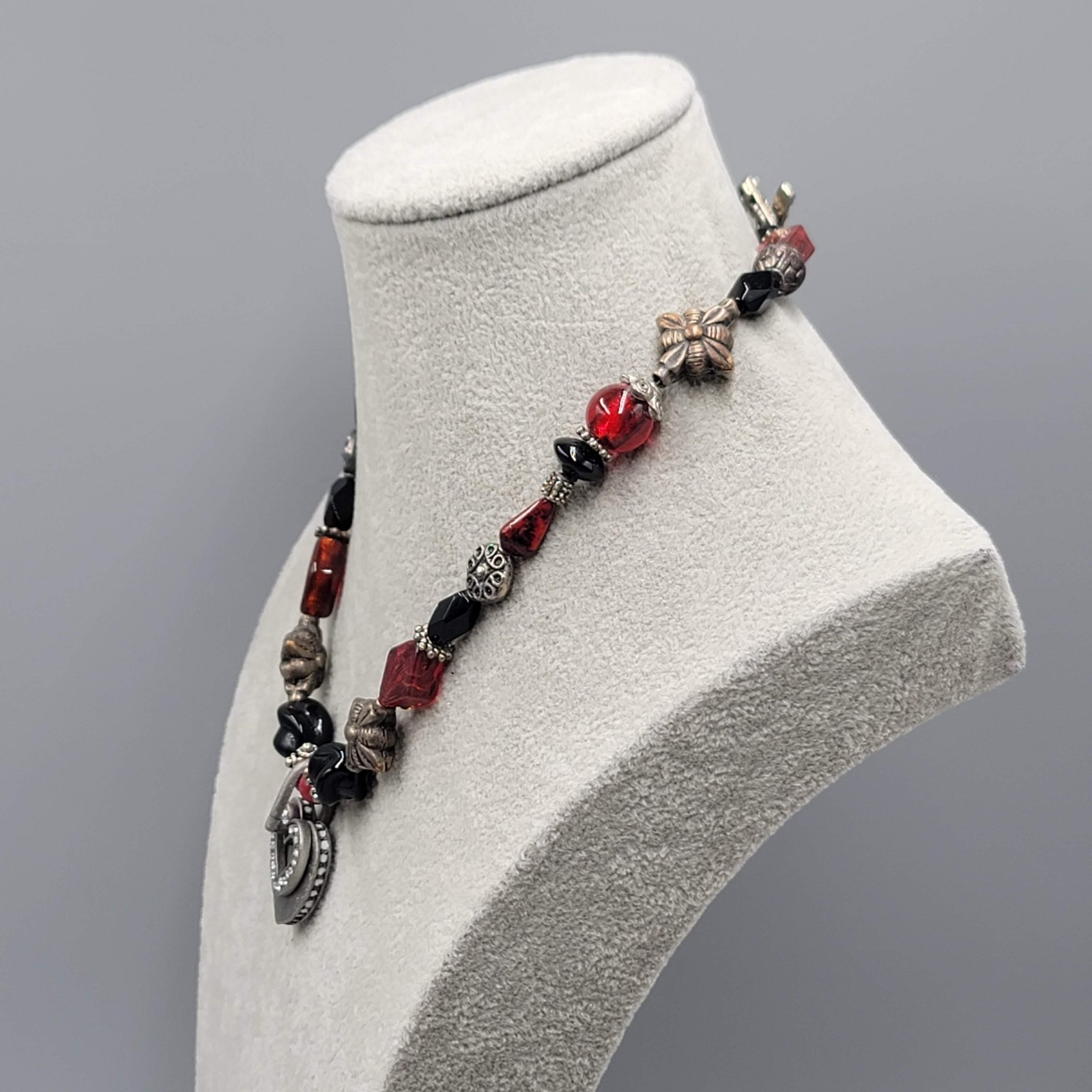 Red and Black Glass Bead Necklace Silver tone Heart Pendant Toggle 18″