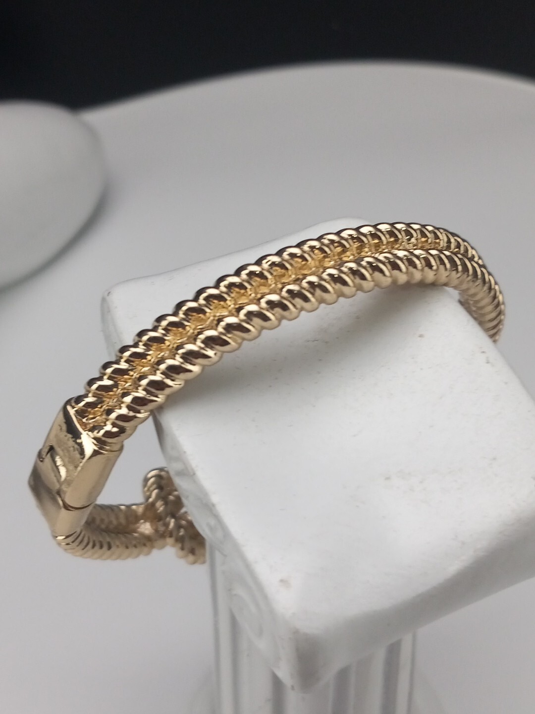 Gold Tone Love Knot Textured Twisted Design Size 7 Push Lock Bracelet