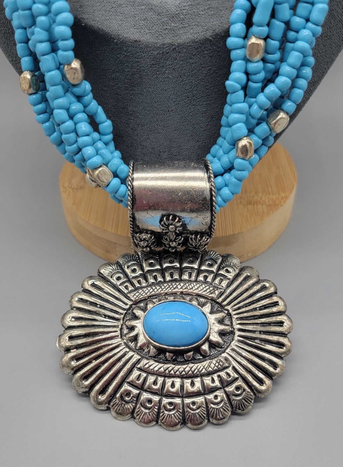 Silver Tone Faux Turquoise Layered Seed Bead Oval Medalian Pendant Necklace N1C