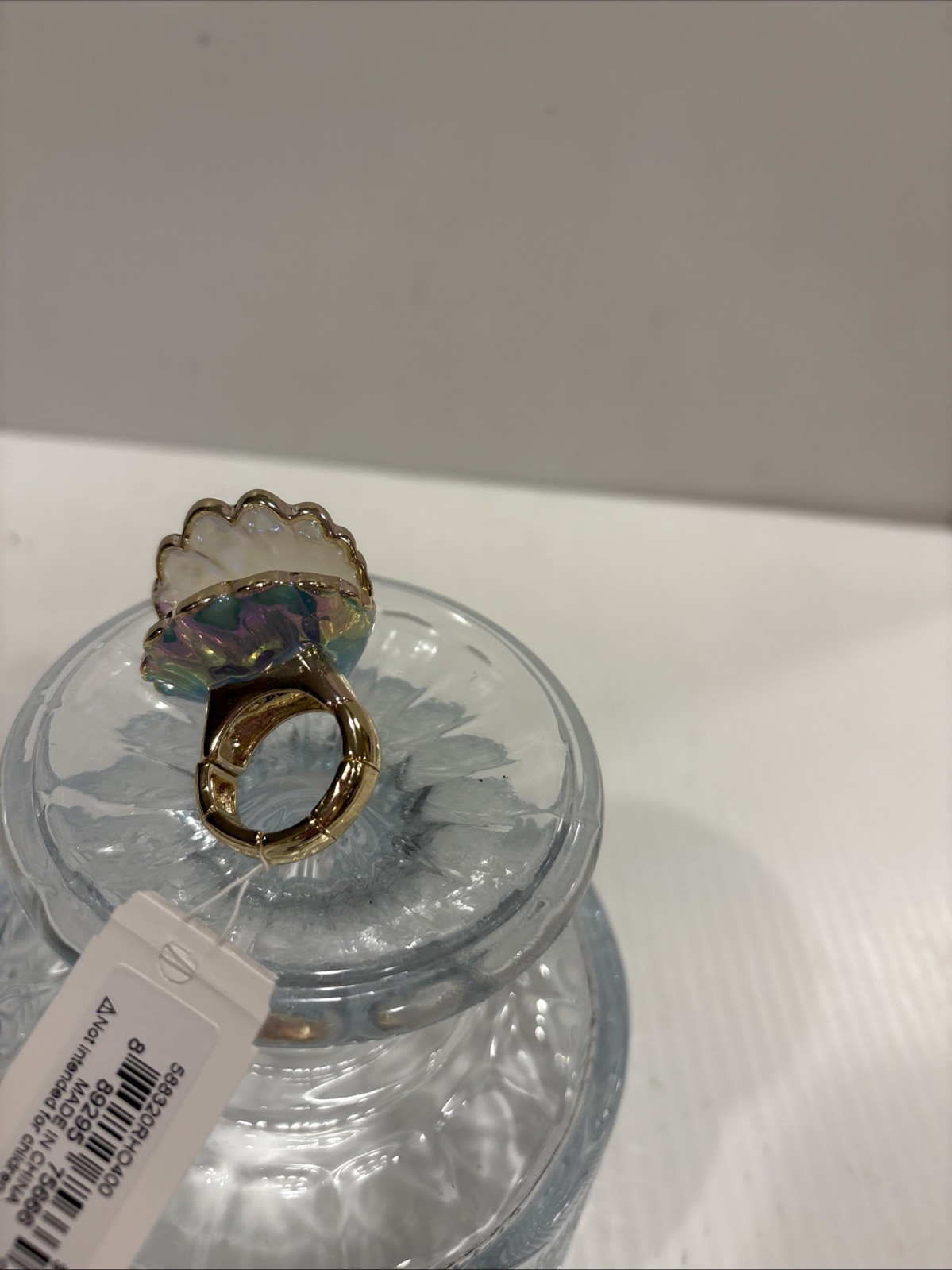 NEW PRETTY BETSEY JOHNSON IRIDESCENT SCALLOPED SEA SHELL STRETCH RING PEARL NWT
