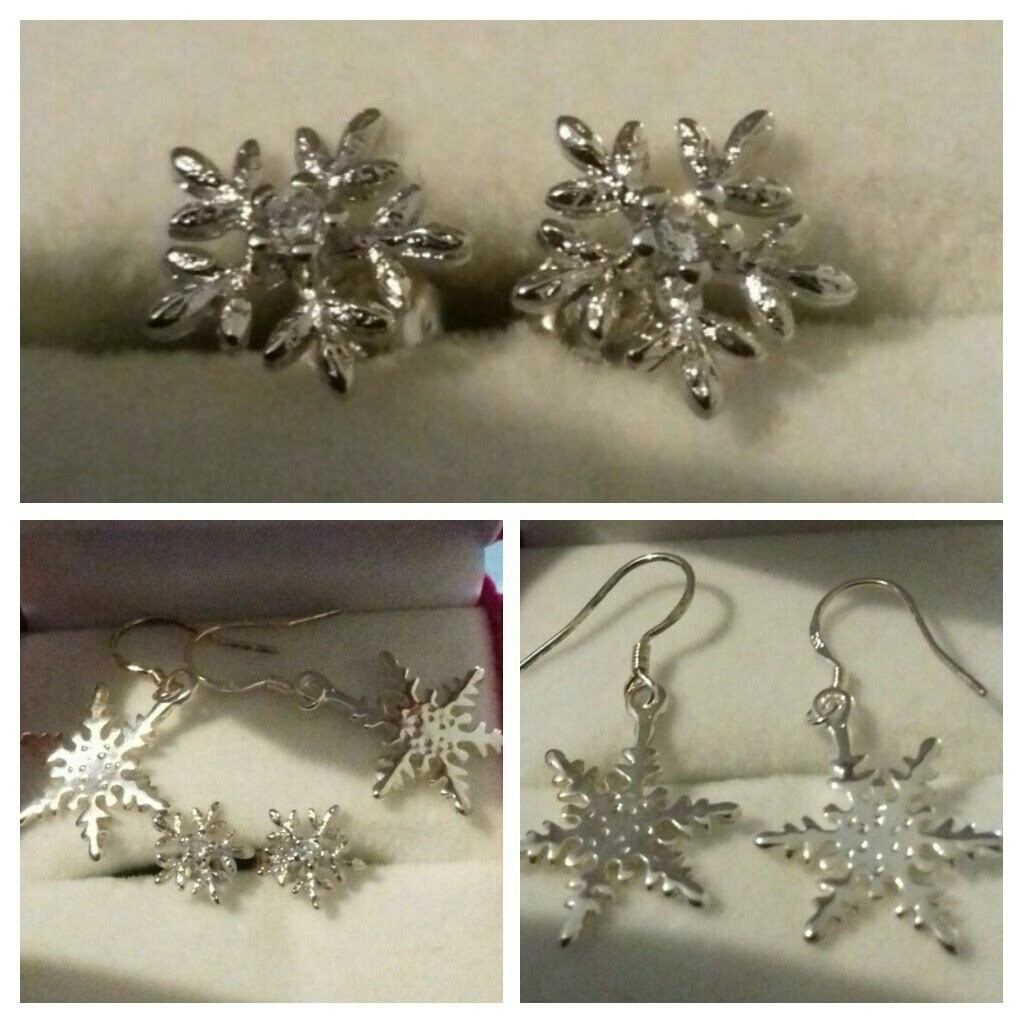 💖 Christmas Snowflake Earrings x 2 pairs Brand New Excellent condition 💖