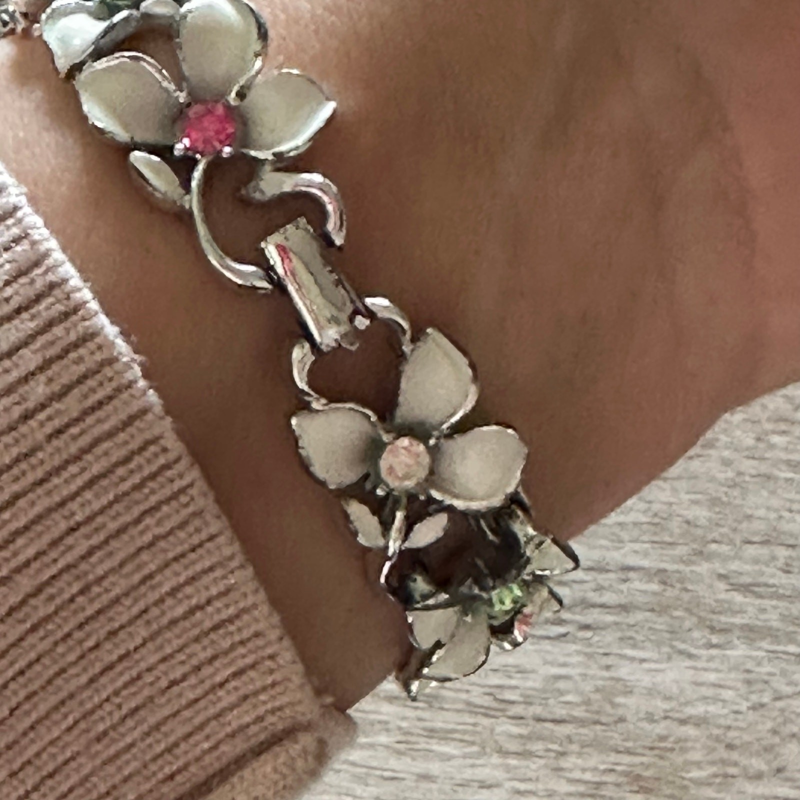 Lisner Vintage Floral Enamel Bracelet & Clip-On Earrings Set White Rhinestone