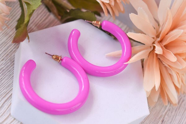 Approx 1.5″ Retro Fuchsia 80’s Hot Pink Lightweight Hoop Earrings