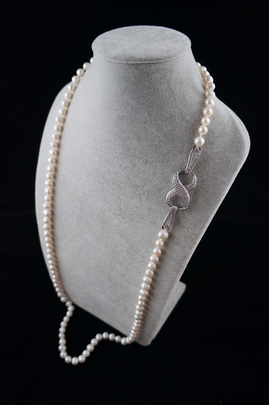 38/39 inches 8-9mm White Pearl Necklace with Ornament