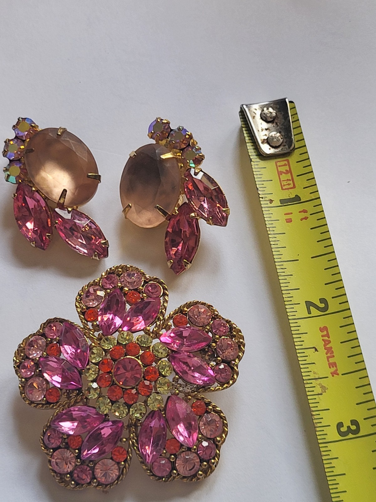 Flower Rhinestone Brooch Pin & Clip On Earrings Gold-Tone Fashion Jewelry. 1J1