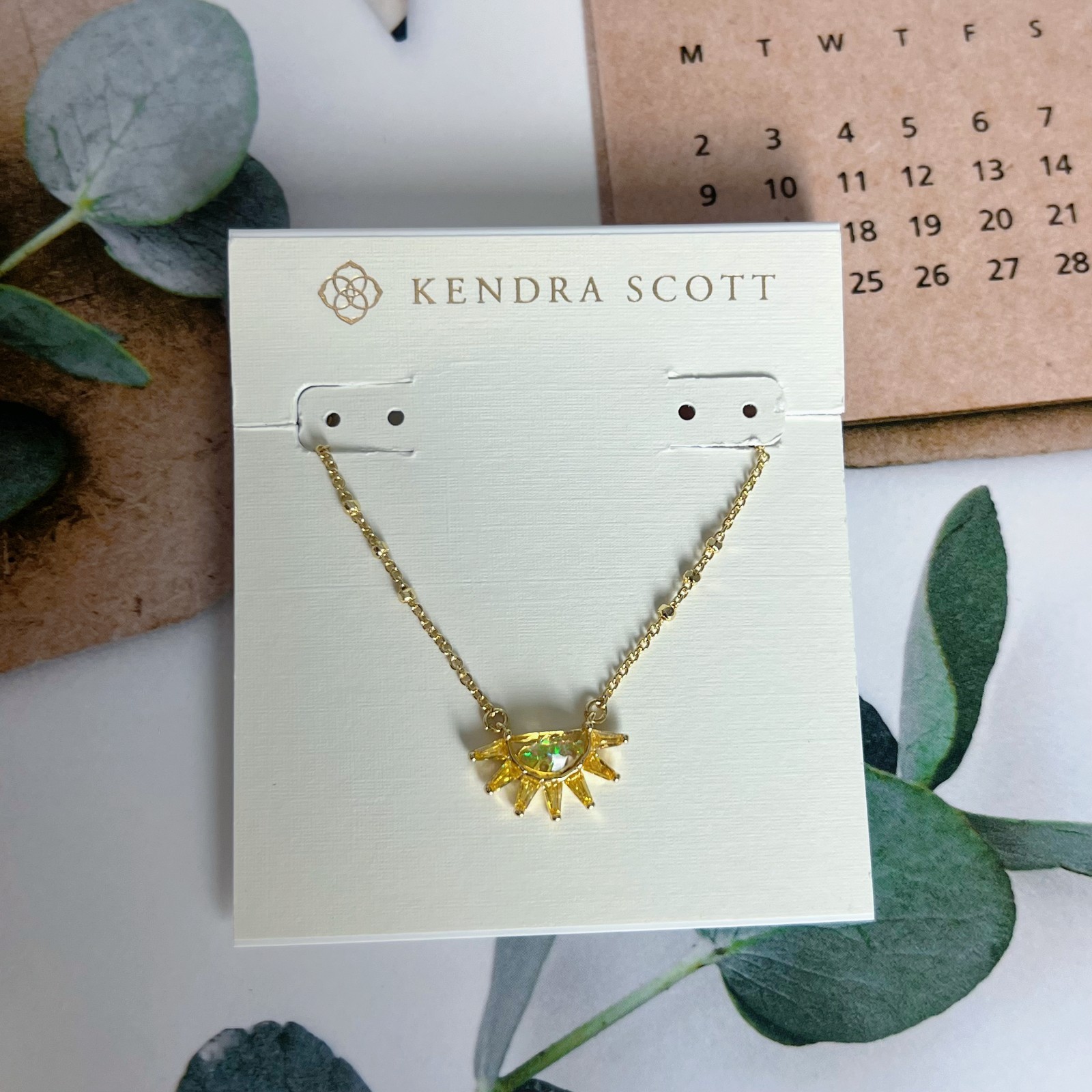 Kendra Scott Samantha Sun☀️ Gold Short Pendant Necklace
