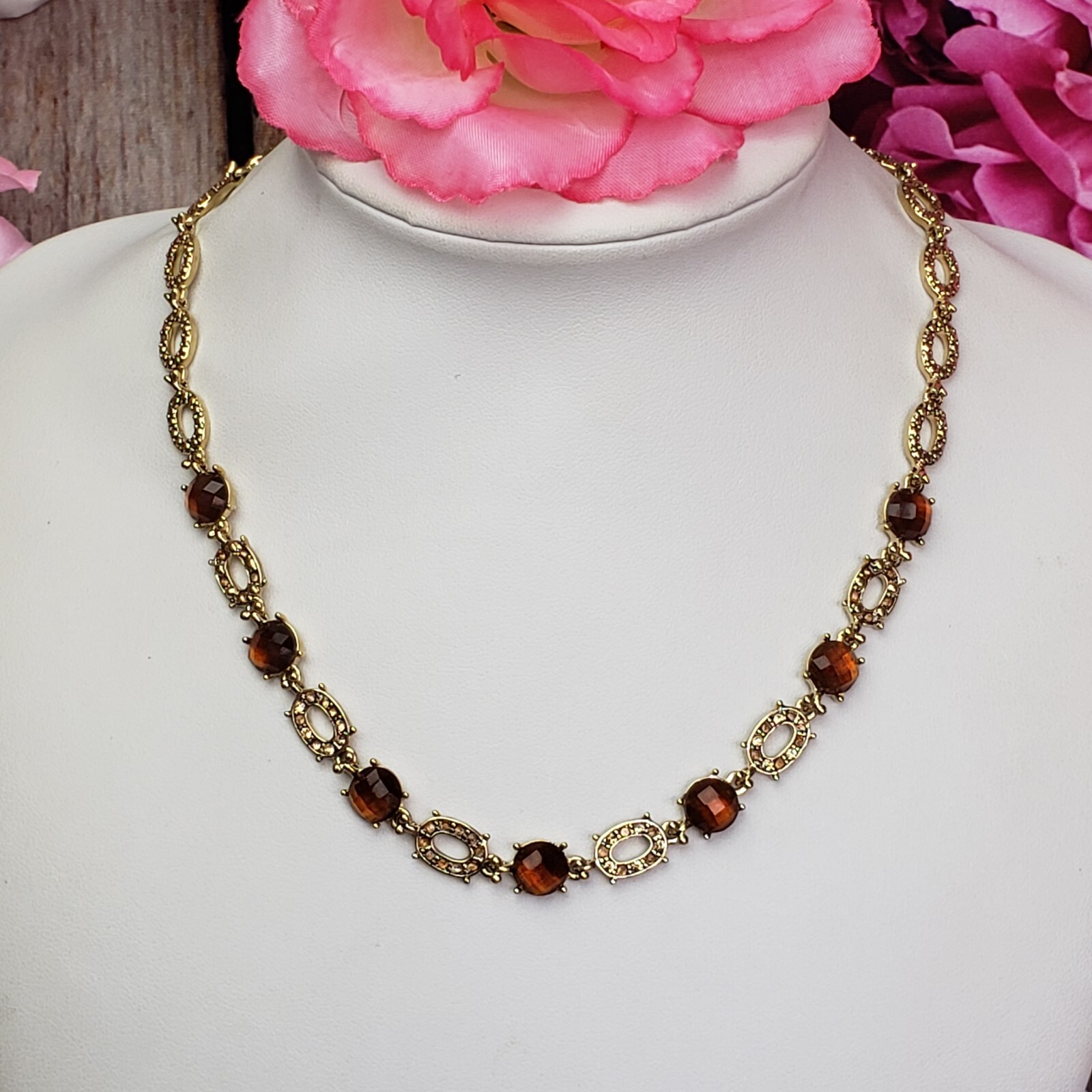 LIZ CLAIBORNE Amber Color Lucite Rhinestone Gold Tone Link Necklace Choker