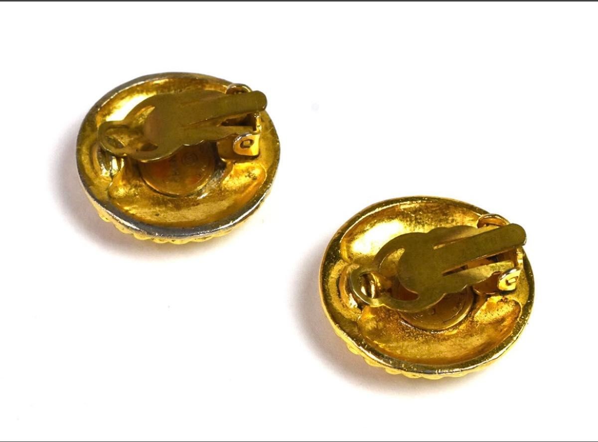 Auth CHANEL Round CC Logo Gold Clip-On Earrings Vintage 97P Stud Made in France