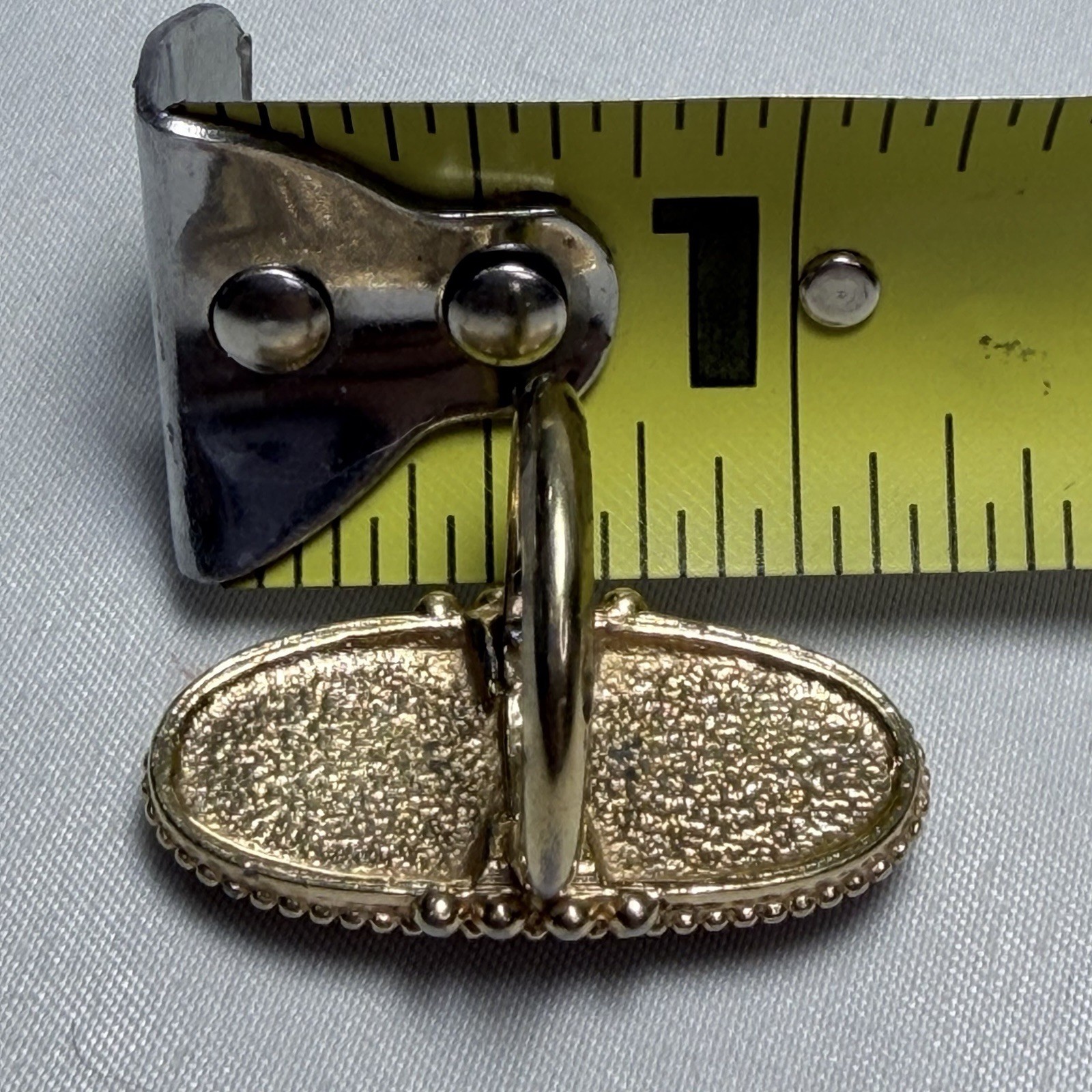 Vintage Avon Ring Shimmering Sands Porphyry Glass Banded Gold Tone Sz 5.5