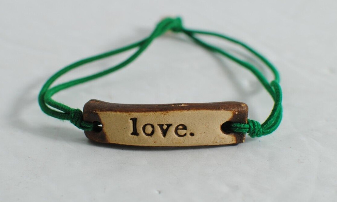 Mud Love Signed Loved Charm Bracelet Green Stretch Adjustable Valentine 5 in