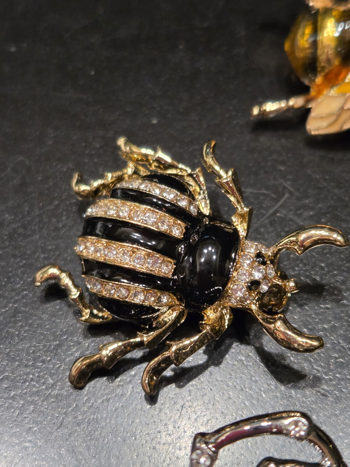 Gorgeous Rhinestone Spider Beetle Bee Bug Insect Brooch Pin Lapel Lot 293-63