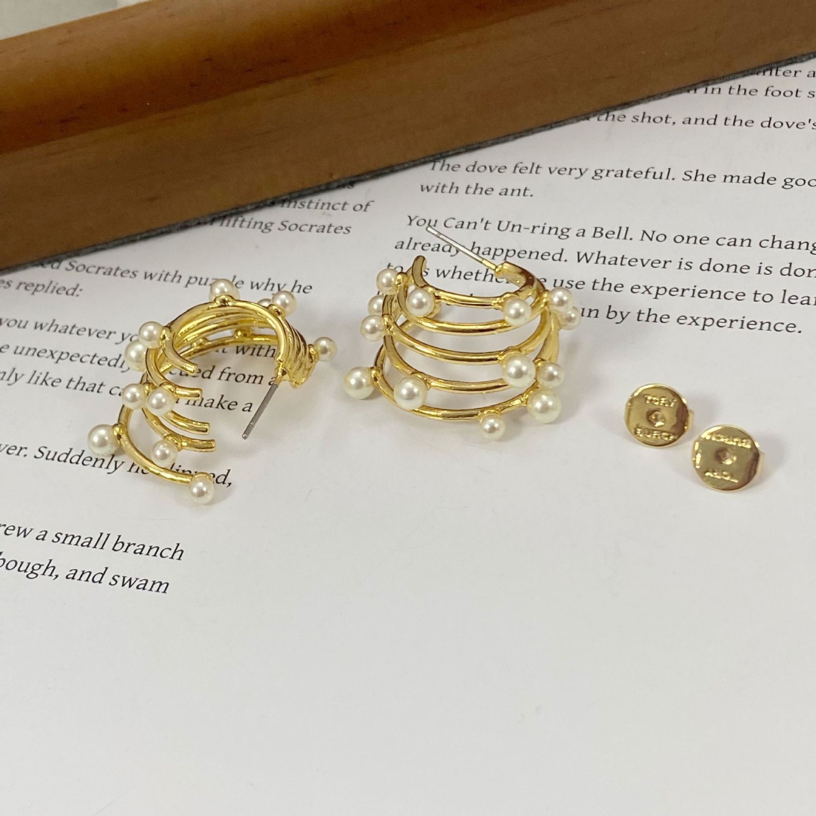 New Burch 4 Circle Pearl Earrings in Gold with Jewelry Pouch Size:2.1cm