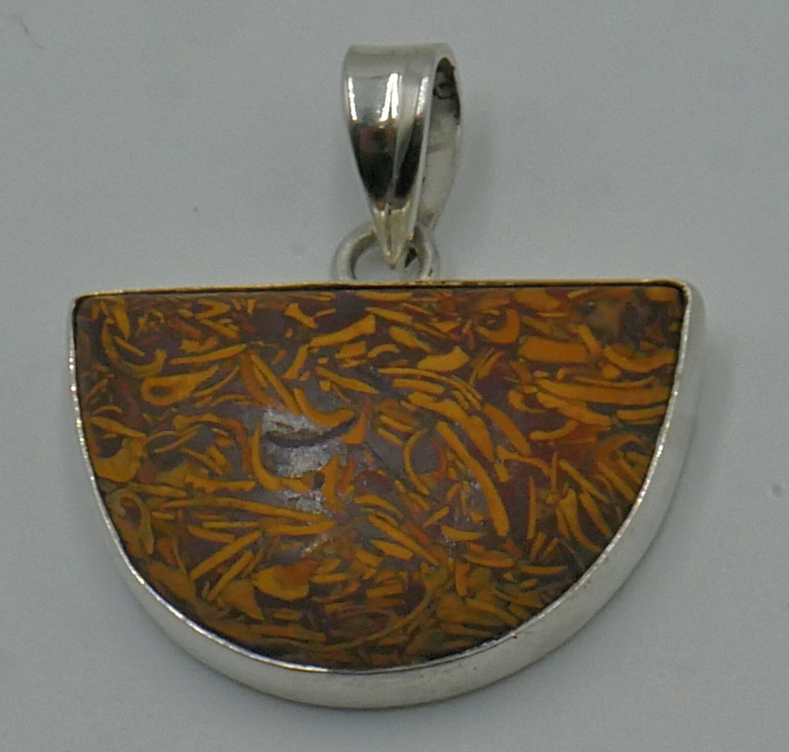 STERLING SILVER 925 PENDANT CHARM WITH WOOD DESIGN 9.4 GRAMS MINT