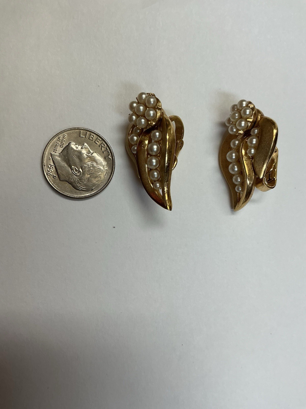 Vintage Trifari Signed Gold Tone Leaf Clip-On Earrings White Pearl Crystal