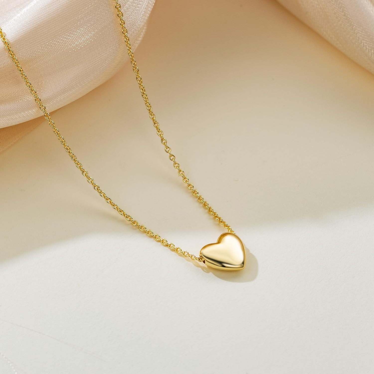 Gold Necklace for Women 14K Gold Pendant Necklaces for Women Charm Beauty Elegan