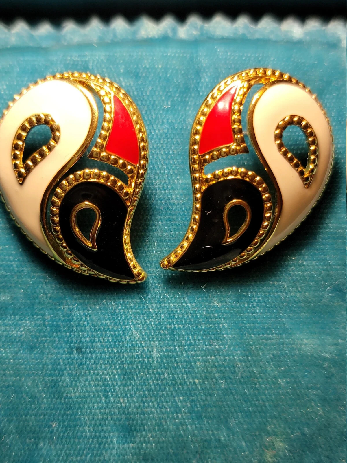 AVON 1980’s Paisley Swirl Red White Black Gold Tone Pierced Earrings