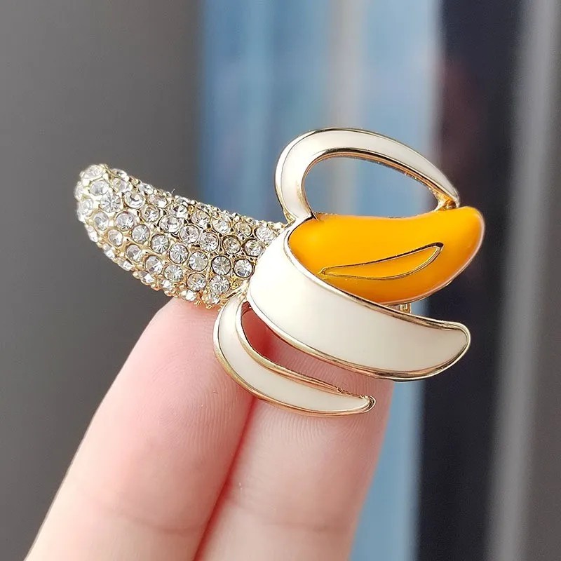 Fashion Rhinestone Banana Brooch Pin Badge Fruit Pin Women Corsage Jewelry Gift