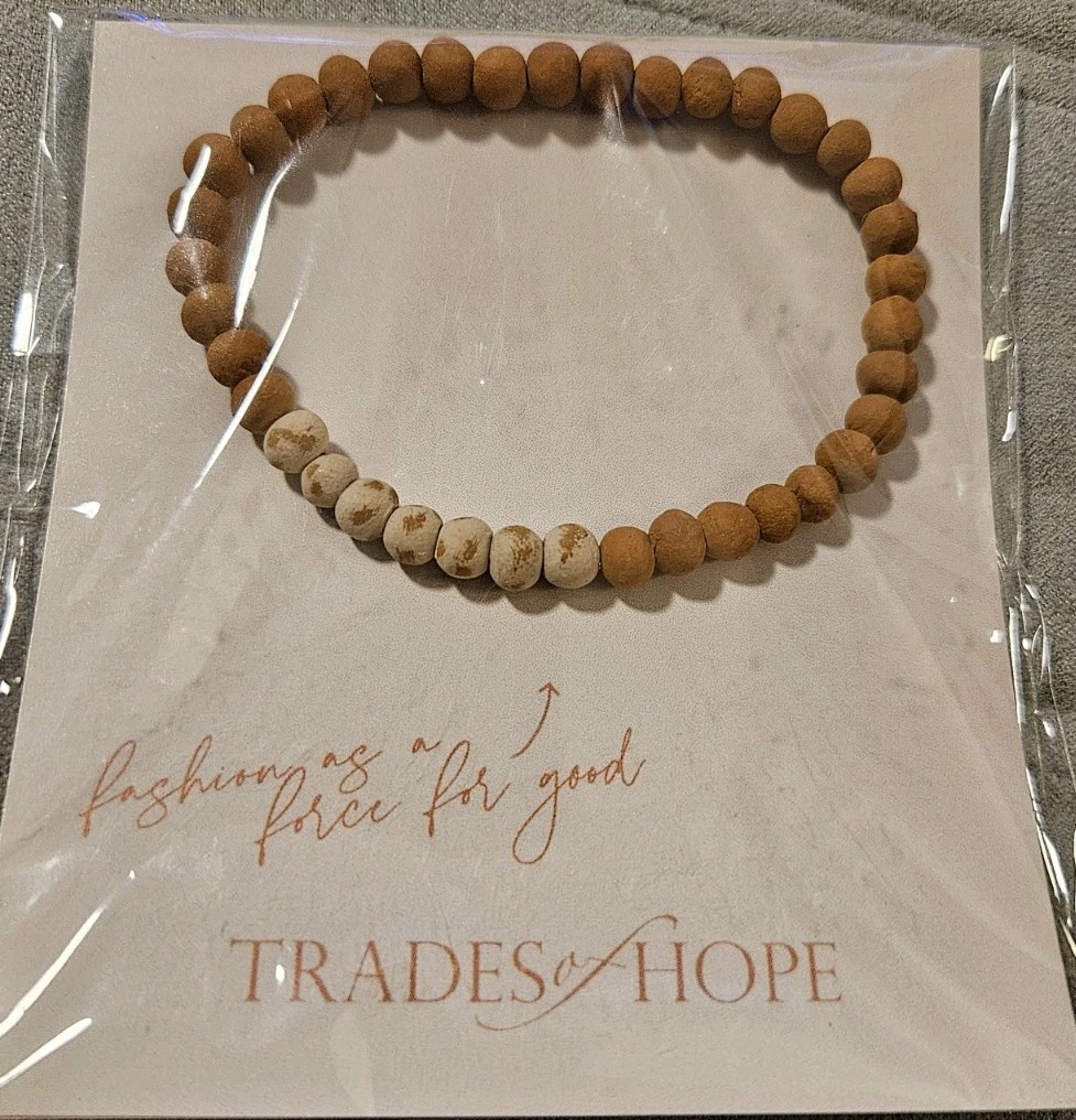 Jordan Essentials/Trades Of Hope Renewed Hope Bracelet Essential Oil Set NIP