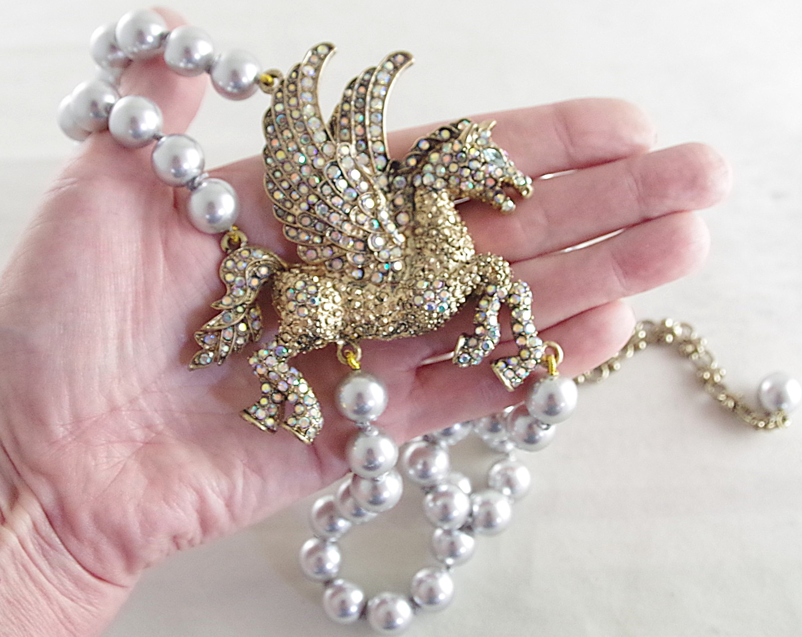 NEW DESIGNER STYLE HAND-KNOTTED SILVER PEARL CRYSTAL RHINESTONE PEGASUS NECKLACE