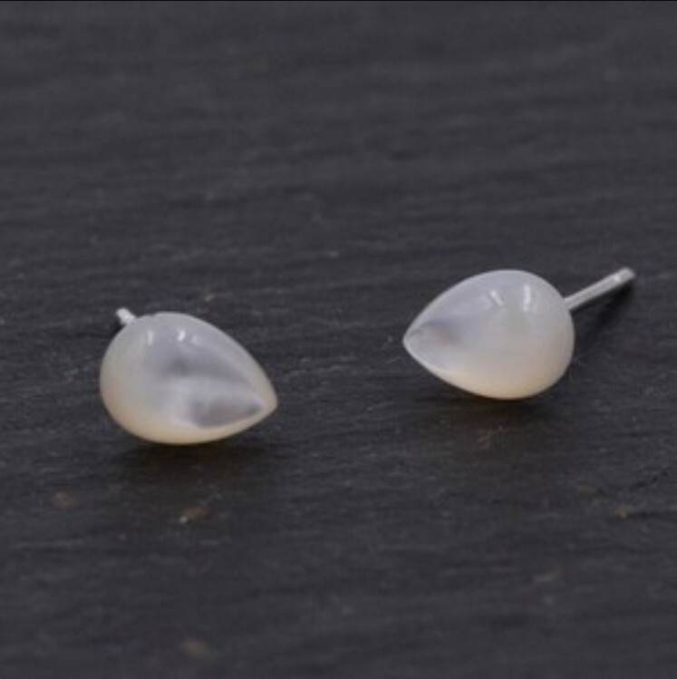 Mother of Pearl Sterling Silver Teardrop Stud Earrings – dainty – 7 mm/0.25 in