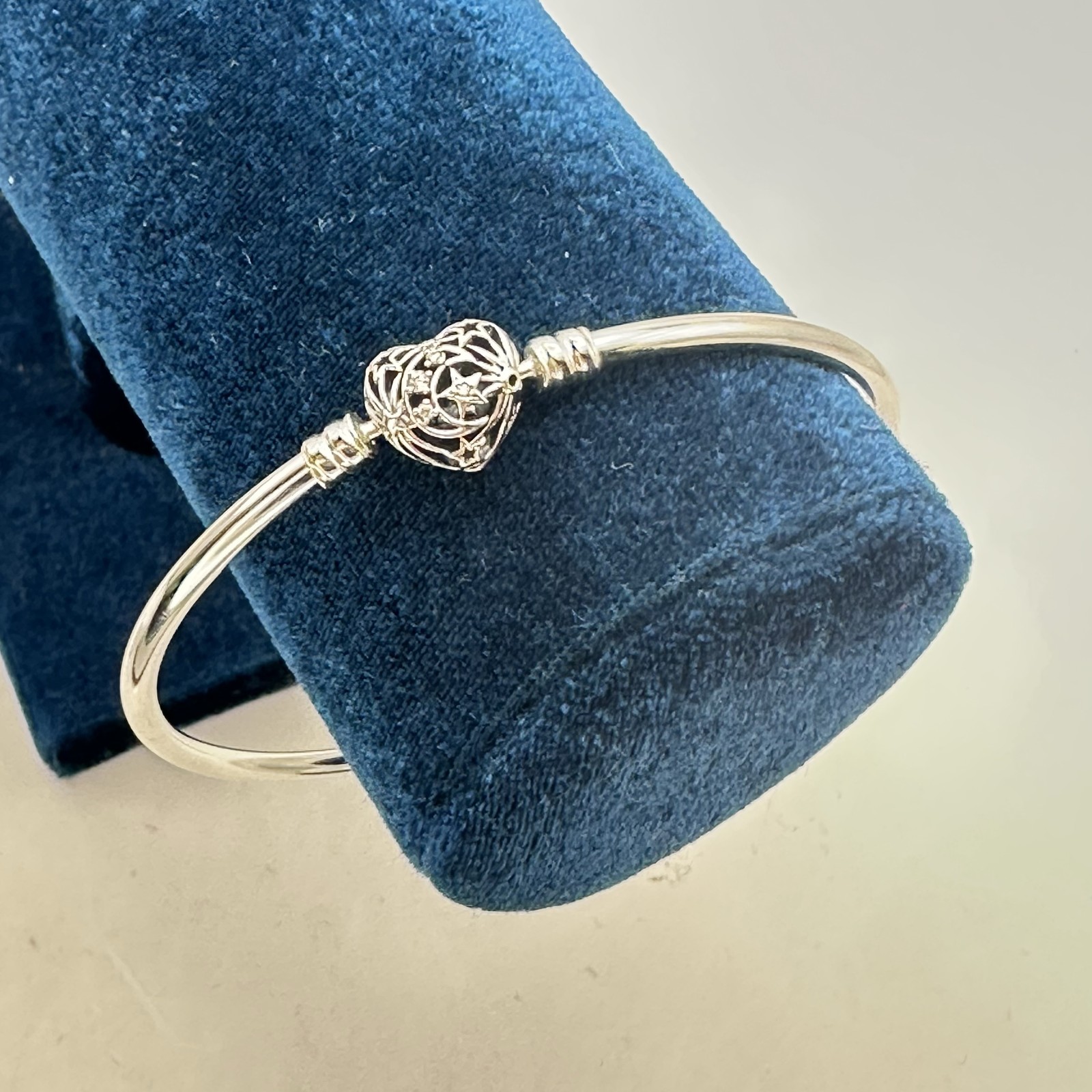 Pandora Womens Celestial Heart Clasp 925 Sterling Silver Bangle Bracelet 8.3″