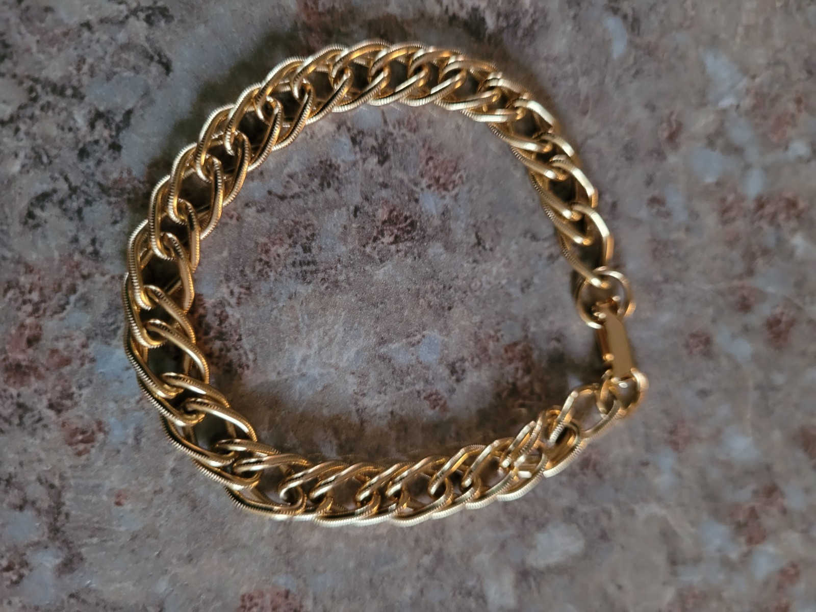 Gold-Tone Curb Link Chain Bracelet Metal Lobster Clasp No Stone Round
