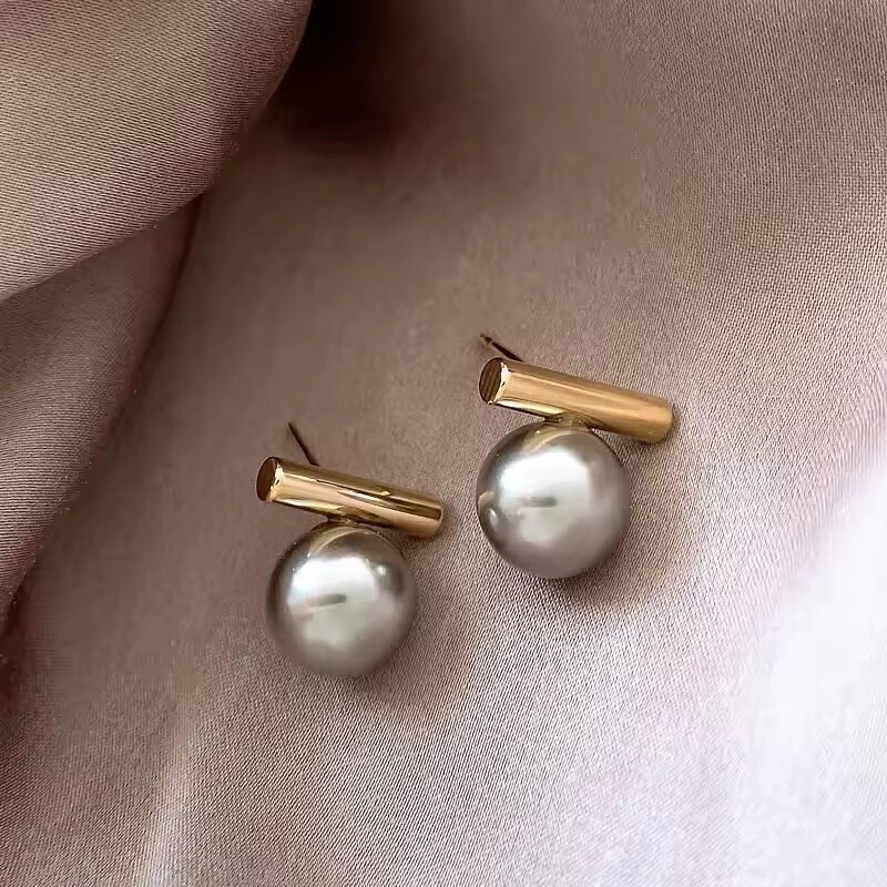 ZARD Pearl Stud Earrings Charcoal Black