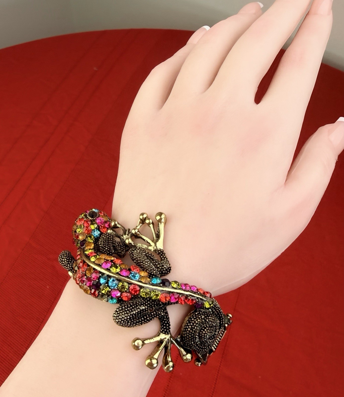 Multi-Color Rhinestone Lizard Gecko Hinged Bangle Bracelet – Gold Tone – Sz 6.75
