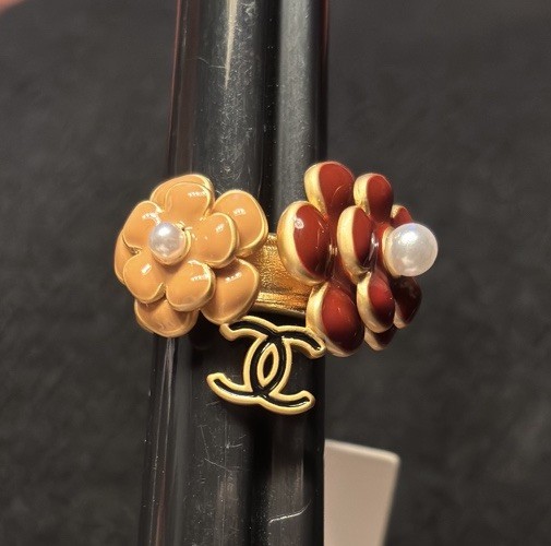 AUTHENTIC Chanel Camellia Floral Ring Spring 2025 Gold Tone Resin Size 7 France