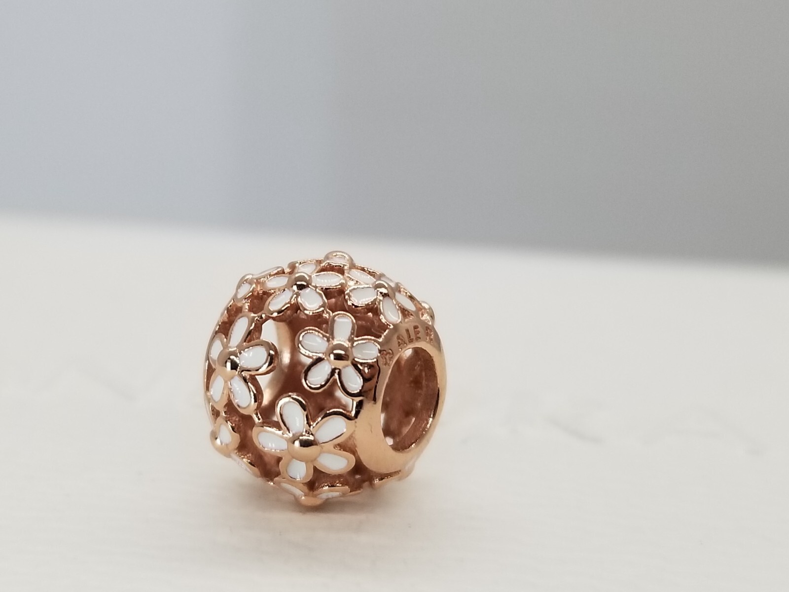 Authentic Pandora moments Rose gold Darling Daisy White Enamel Charm
